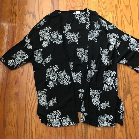 Rose embroidered kimono Size L/XL - Picture 1 of 3